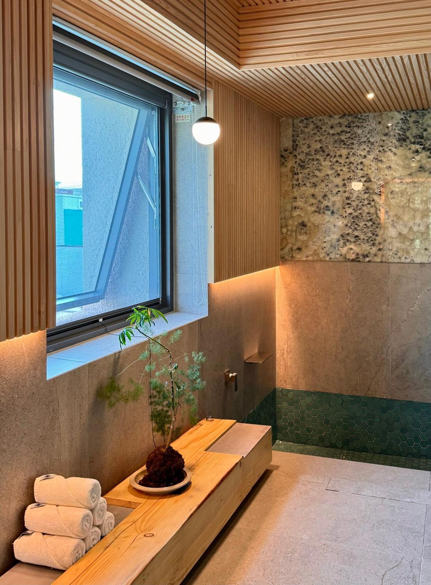 Pbr7 Hotel Unusual Stay Gyeongju Dış mekan fotoğraf